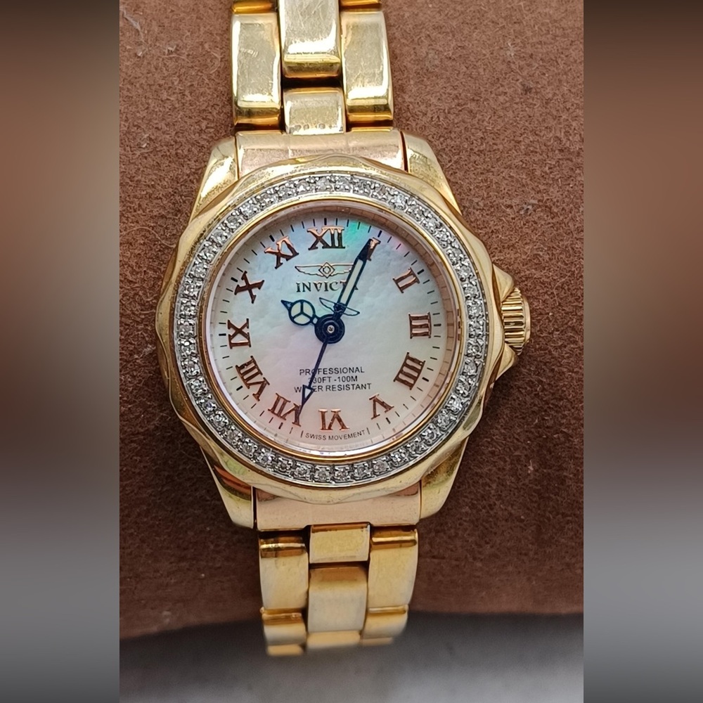 Ladies Invicta Wildflower Swiss Gold Watch Diamond Bezel Round face
